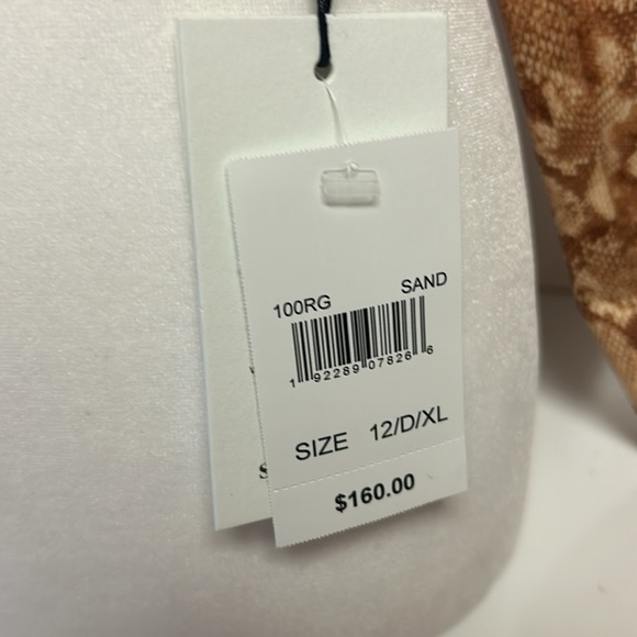 Vitamin A Remy Rashguard Top - Picture 2 of 5